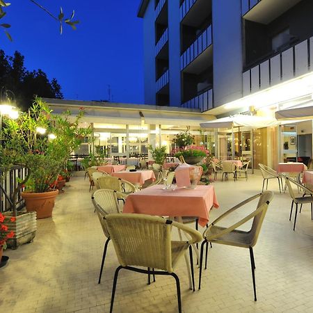 רימיני Hotel Miramare Et De La Ville מראה חיצוני תמונה