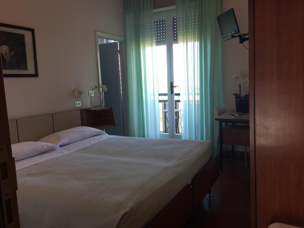 רימיני Hotel Miramare Et De La Ville מראה חיצוני תמונה