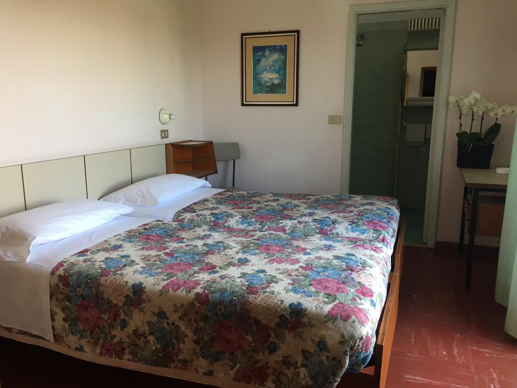 רימיני Hotel Miramare Et De La Ville מראה חיצוני תמונה