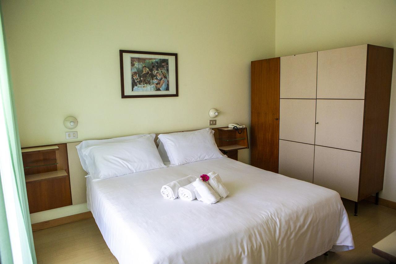 רימיני Hotel Miramare Et De La Ville מראה חיצוני תמונה