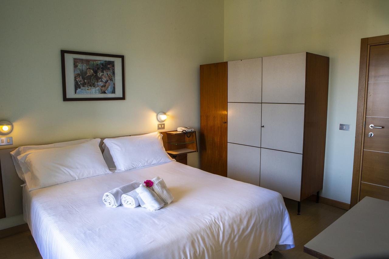 רימיני Hotel Miramare Et De La Ville מראה חיצוני תמונה