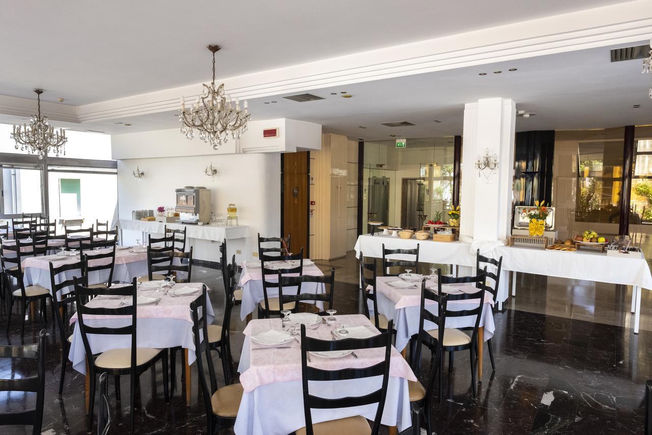 רימיני Hotel Miramare Et De La Ville מראה חיצוני תמונה