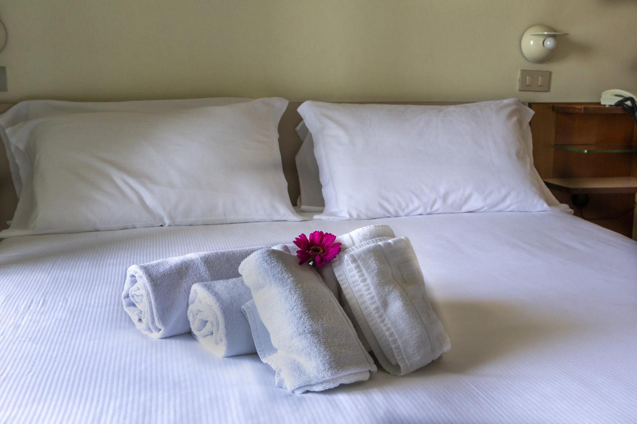 רימיני Hotel Miramare Et De La Ville מראה חיצוני תמונה